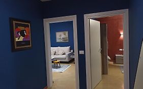 Oak Street Apartment