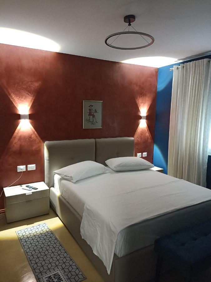 Oak Street Apartment Tirana Esterno foto