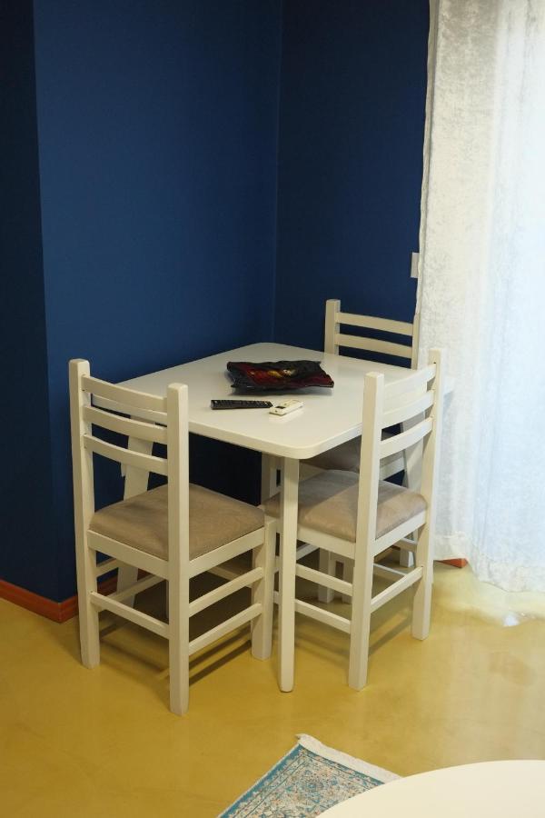 Oak Street Apartment Tirana Esterno foto