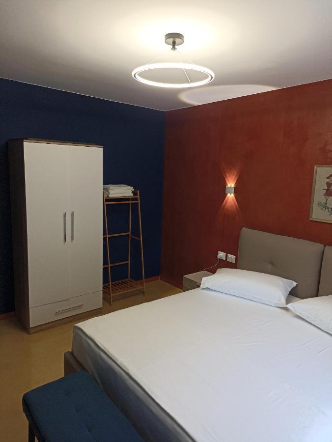 Oak Street Apartment Tirana Esterno foto